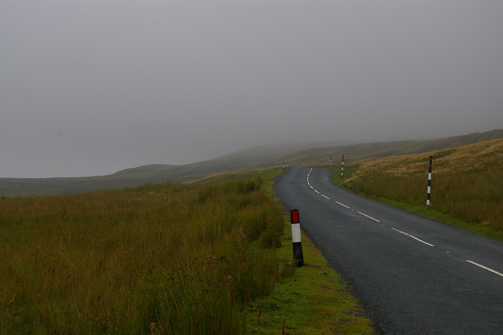 Lane climbing out of Wensleydale towards the Buttertubs pass
